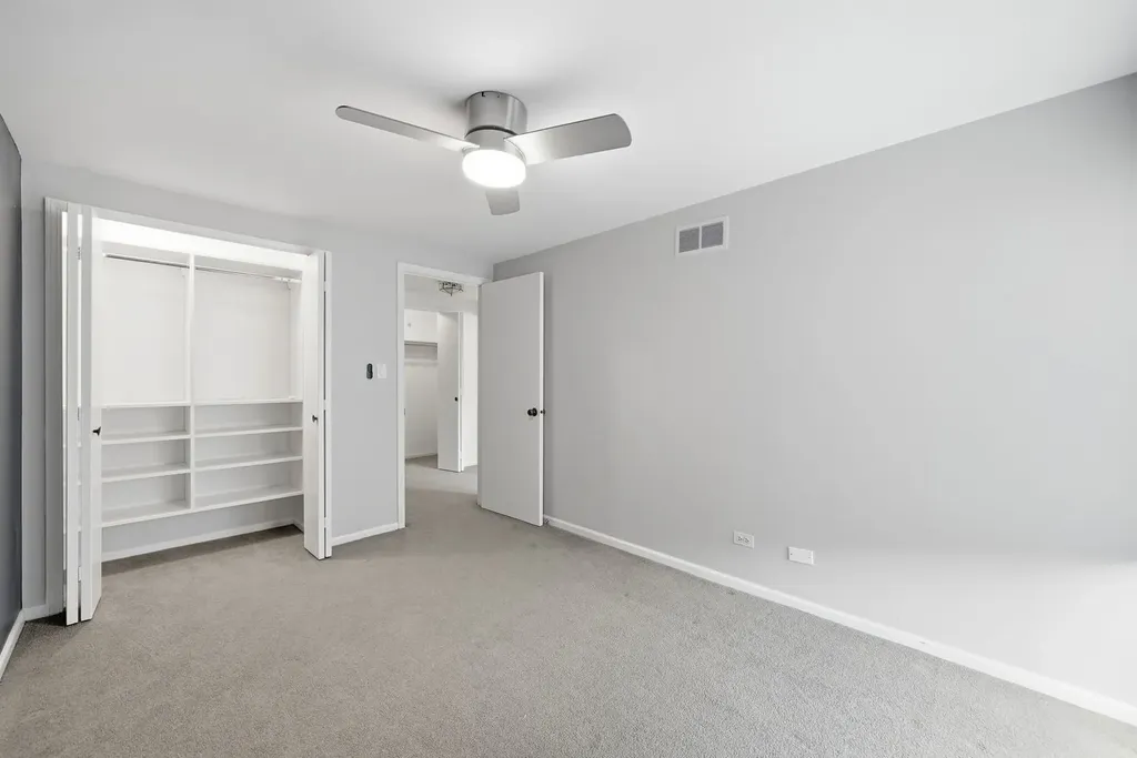 221 Cascade Drive Indian Head Park IL 60525