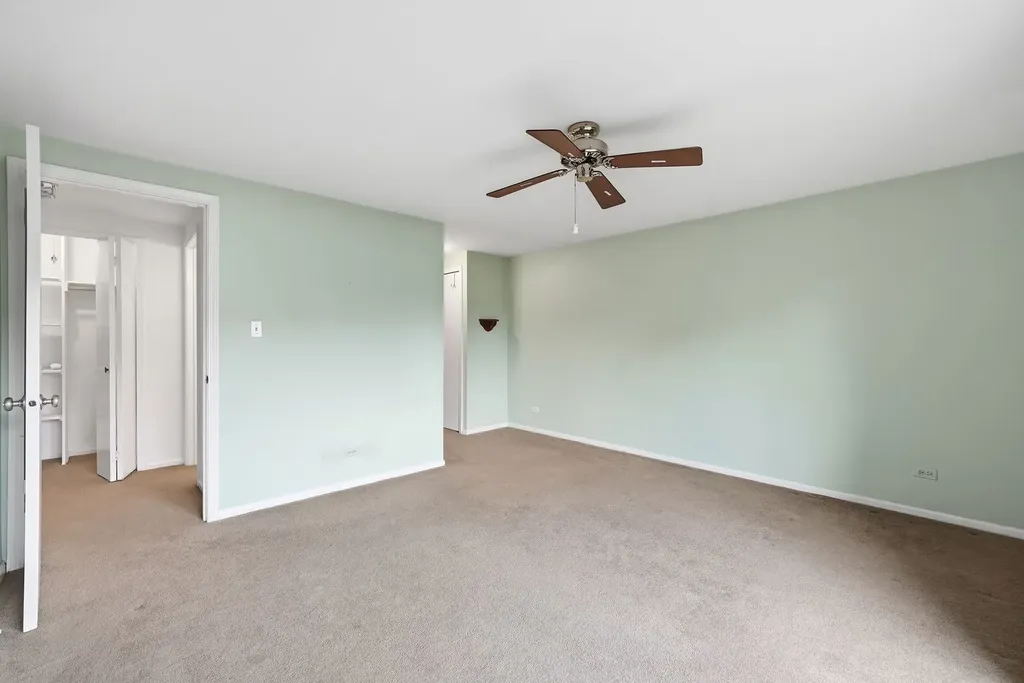 221 Cascade Drive Indian Head Park IL 60525