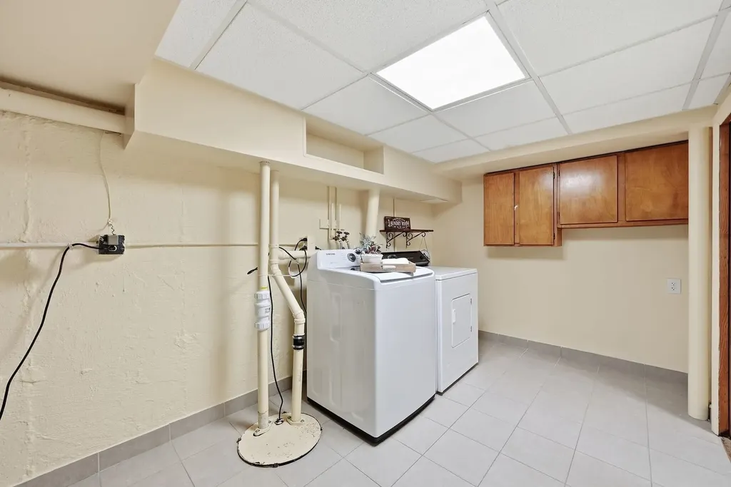 221 Cascade Drive Indian Head Park IL 60525