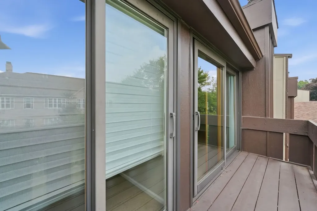 221 Cascade Drive Indian Head Park IL 60525