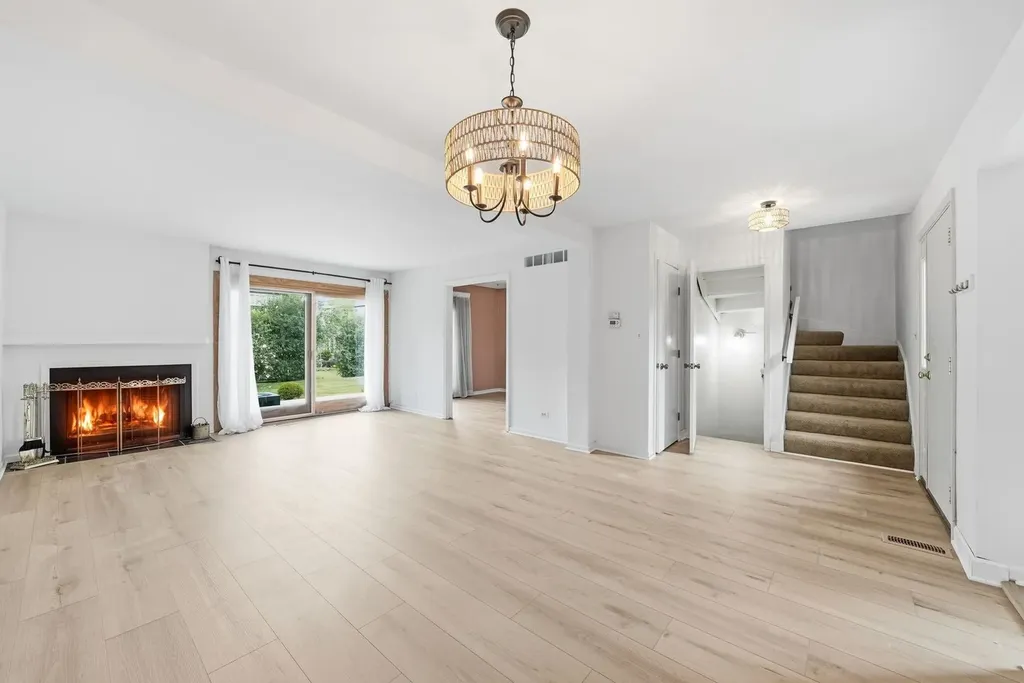 221 Cascade Drive Indian Head Park IL 60525