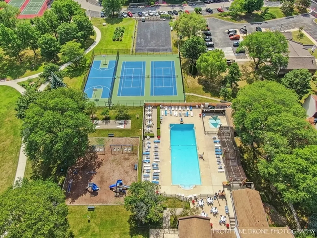 221 Cascade Drive Indian Head Park IL 60525