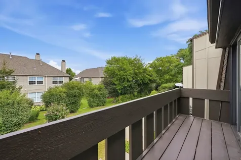 221 Cascade Drive Indian Head Park IL 60525