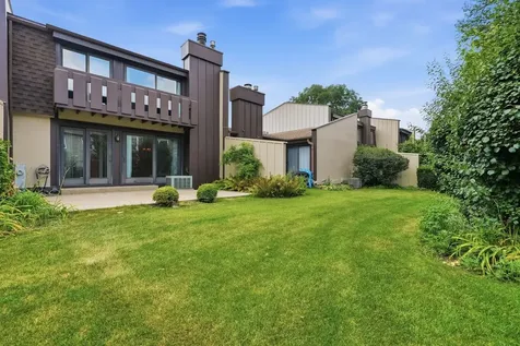 221 Cascade Drive Indian Head Park IL 60525