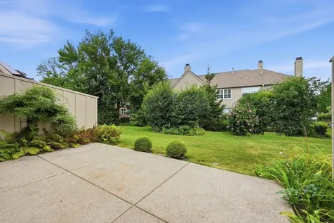 221 Cascade Drive Indian Head Park IL 60525