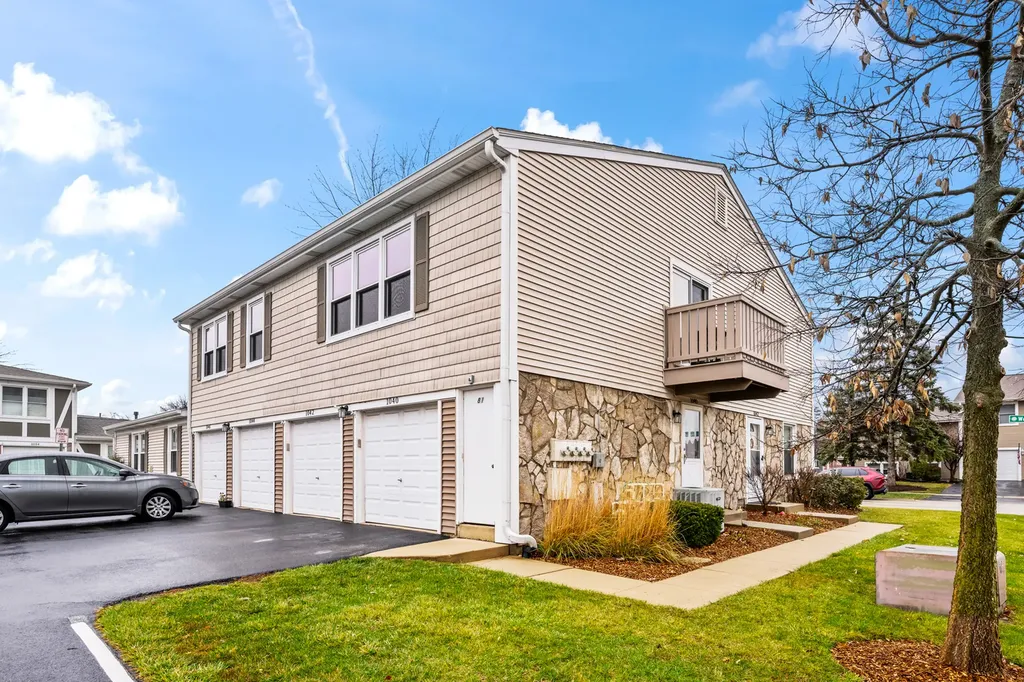 1040 Hampton Harbor Schaumburg IL 60193