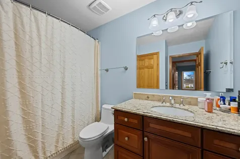 1040 Hampton Harbor Schaumburg IL 60193