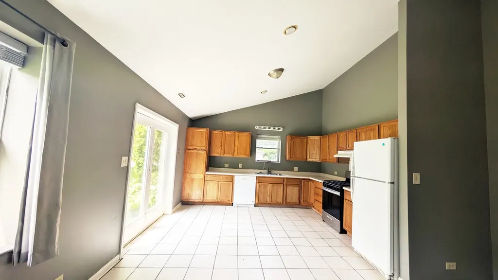 568 Manor Place Aurora IL 60506