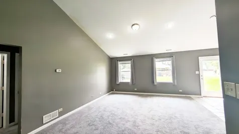 568 Manor Place Aurora IL 60506