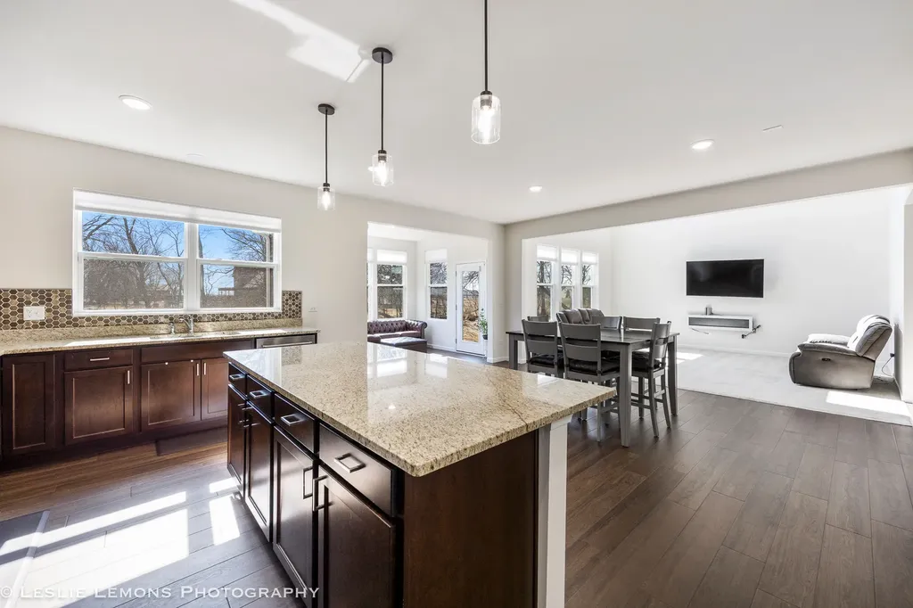 2225 Bent Grass Way Bolingbrook IL 60490