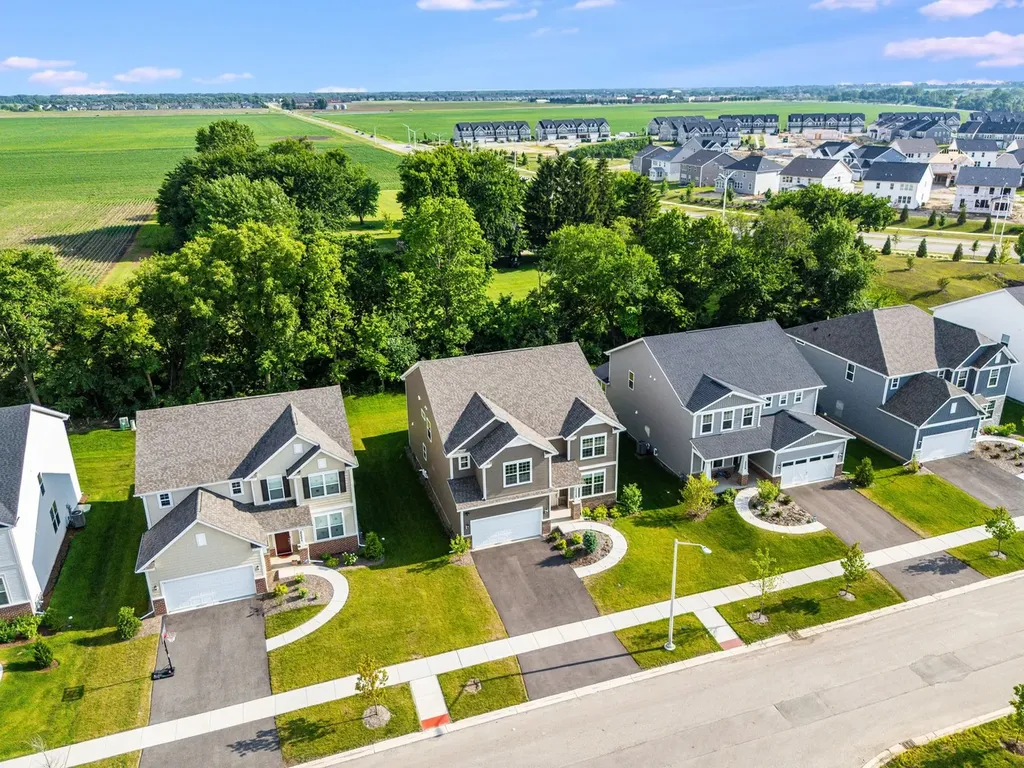 2225 Bent Grass Way Bolingbrook IL 60490