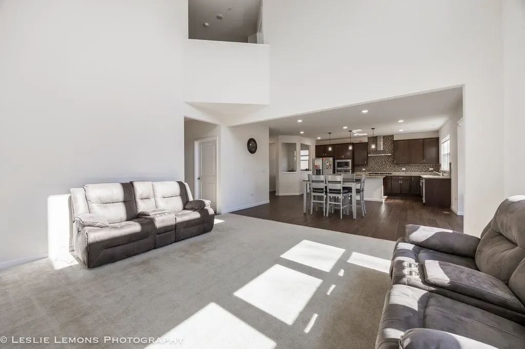 2225 Bent Grass Way Bolingbrook IL 60490