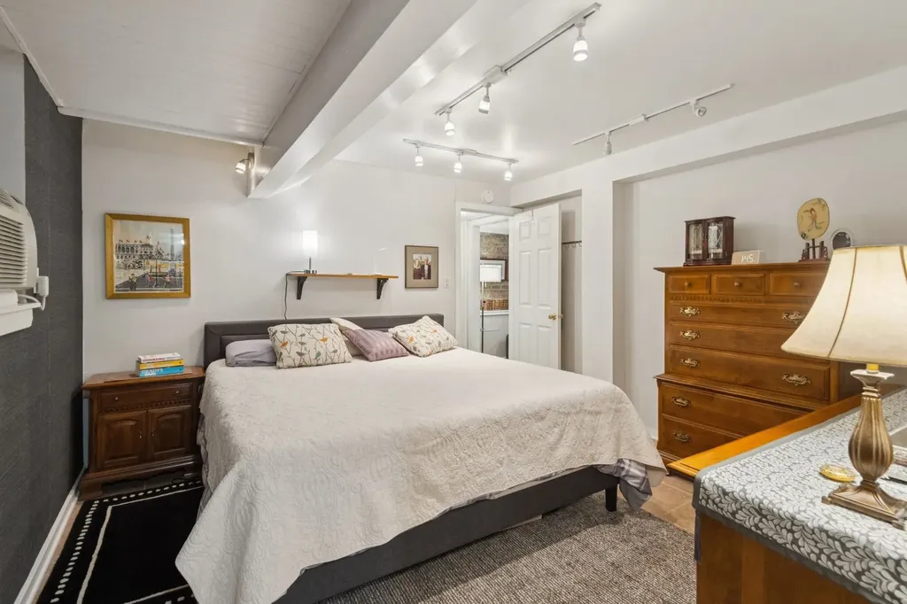 542 West Brompton Avenue Chicago IL 60657