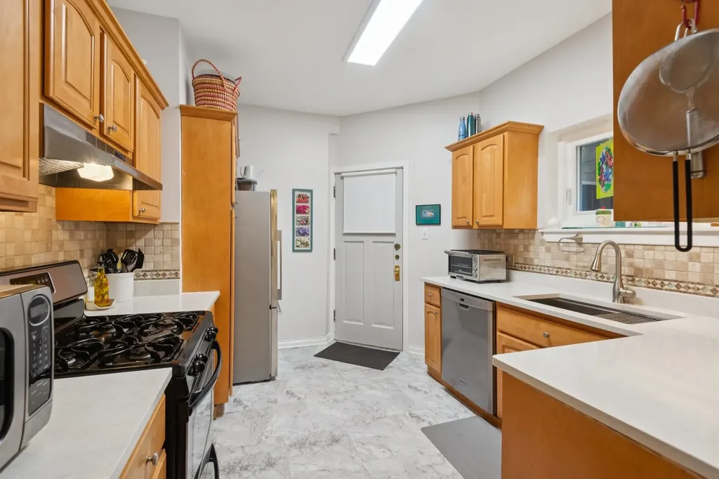 542 West Brompton Avenue Chicago IL 60657