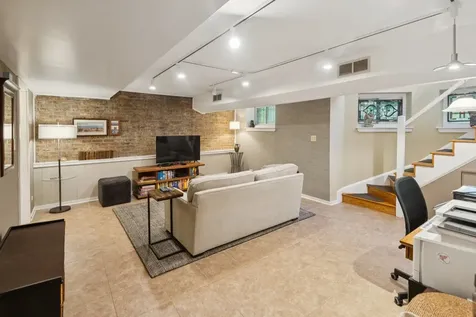 542 West Brompton Avenue Chicago IL 60657