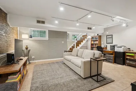 542 West Brompton Avenue Chicago IL 60657