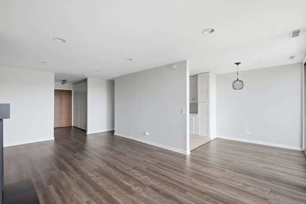 5950 Oakwood Drive Lisle IL 60532