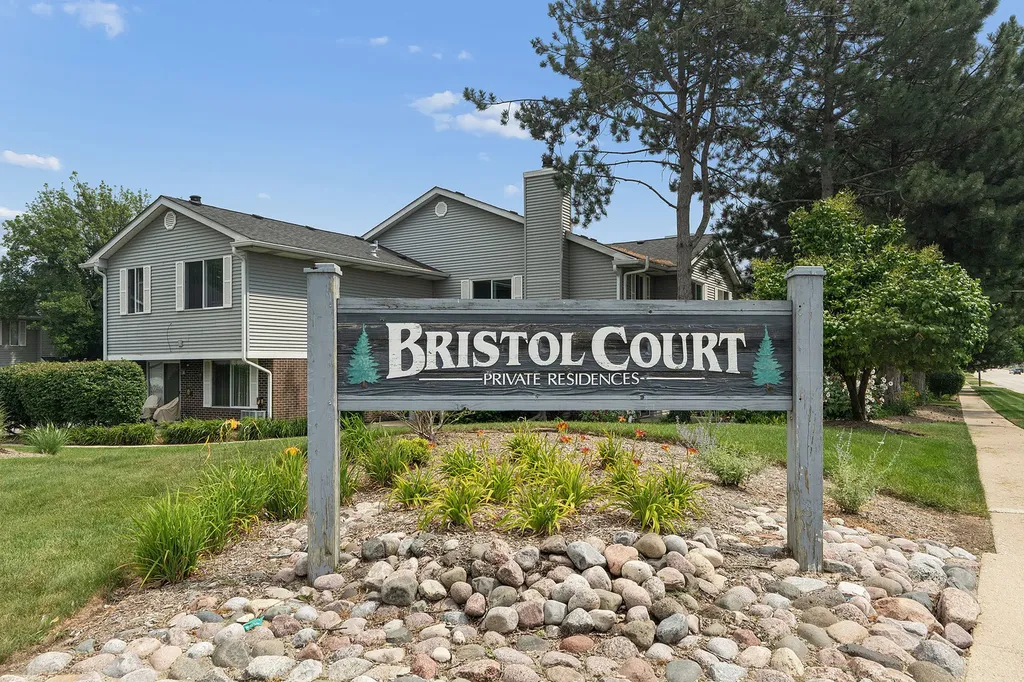 7605 Bristol Court Woodridge IL 60517