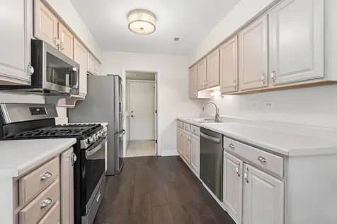 7605 Bristol Court Woodridge IL 60517