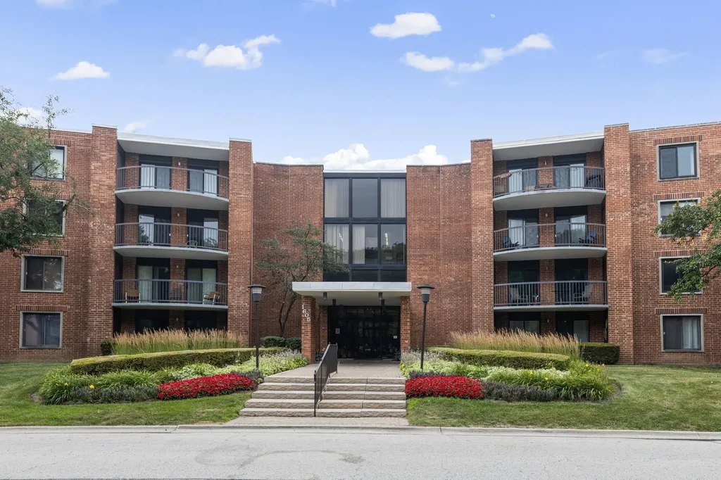 1605 East Central Road Arlington Heights IL 60005