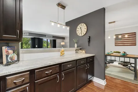1605 East Central Road Arlington Heights IL 60005