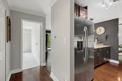 1605 East Central Road Arlington Heights IL 60005