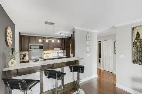 1605 East Central Road Arlington Heights IL 60005