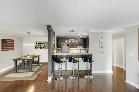 1605 East Central Road Arlington Heights IL 60005