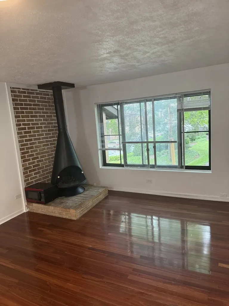 6142 Knoll Wick Road Willowbrook IL 60527