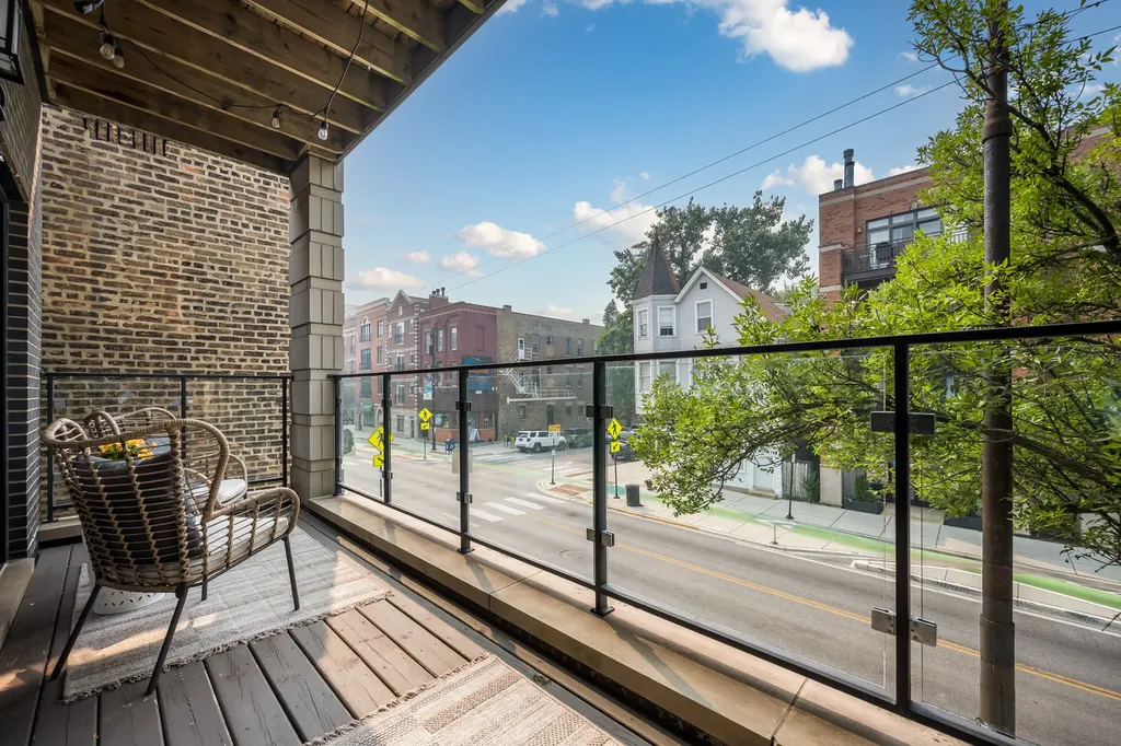 2104 West Belmont Avenue Chicago IL 60618