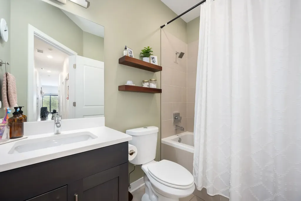 2104 West Belmont Avenue Chicago IL 60618