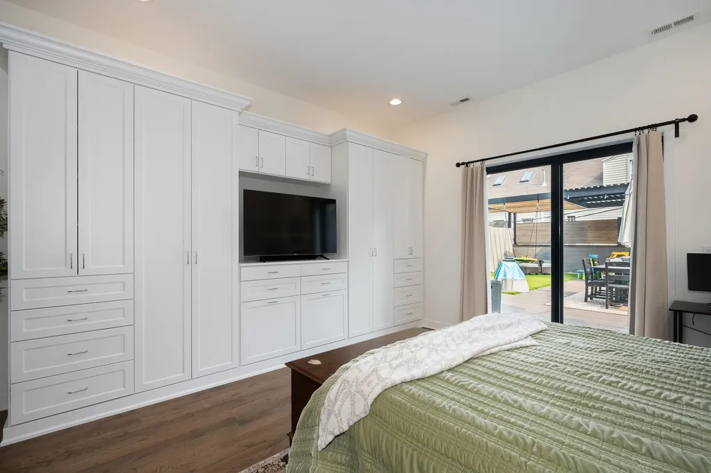 2104 West Belmont Avenue Chicago IL 60618