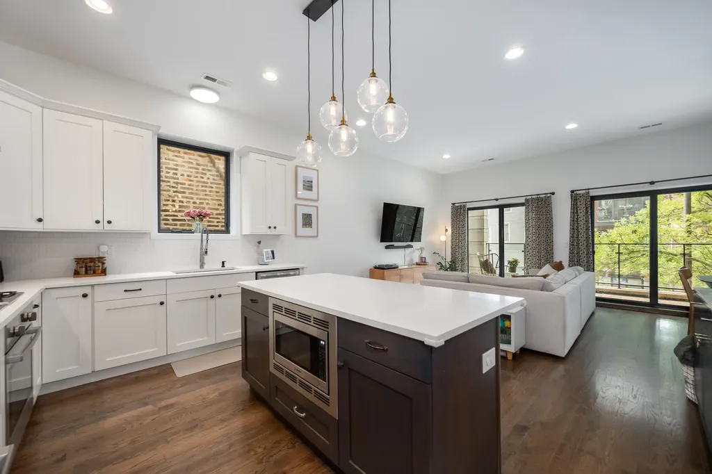 2104 West Belmont Avenue Chicago IL 60618