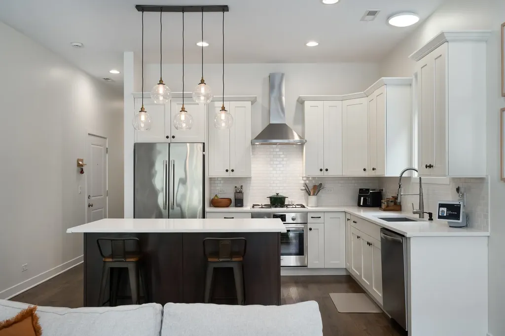 2104 West Belmont Avenue Chicago IL 60618