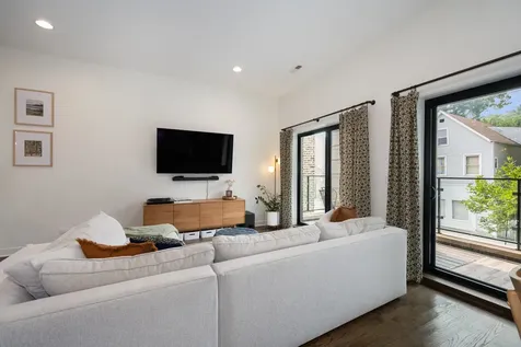 2104 West Belmont Avenue Chicago IL 60618