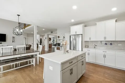 8279 Katie Lane Frankfort IL 60423