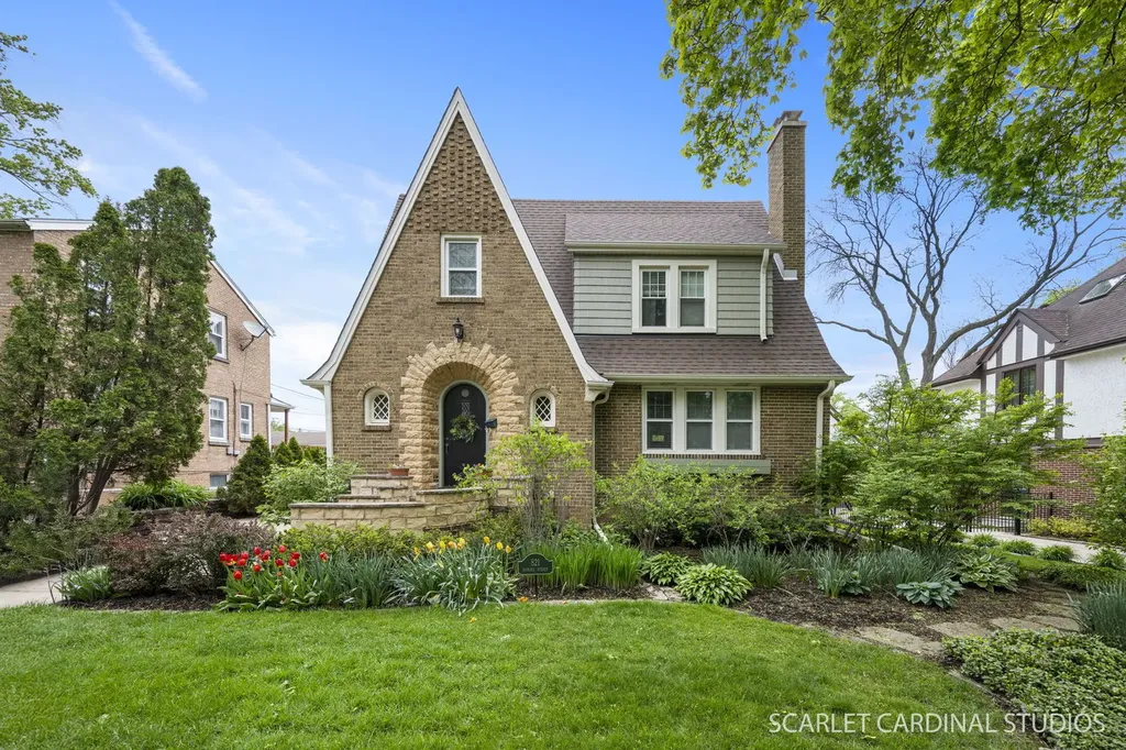 821 Howard Street Wheaton IL 60187