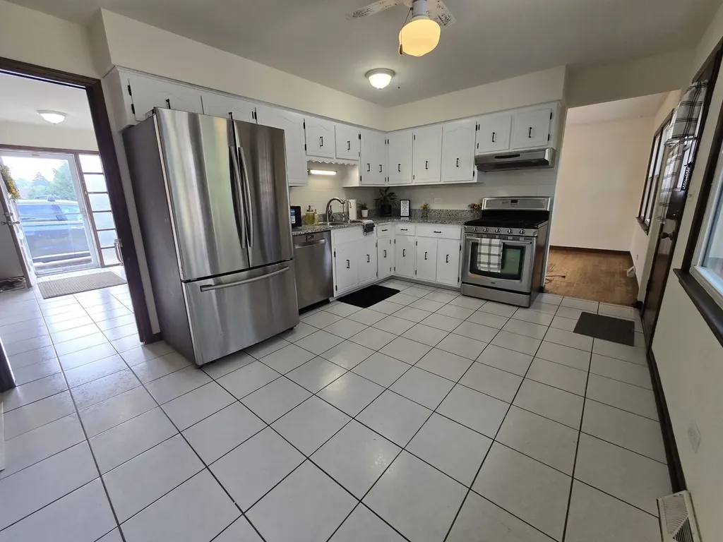 7014 Wilcox Avenue Darien IL 60561