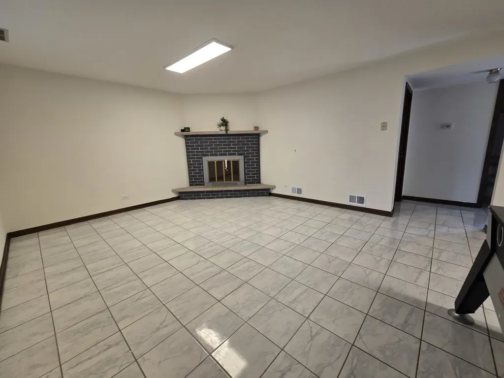 7014 Wilcox Avenue Darien IL 60561