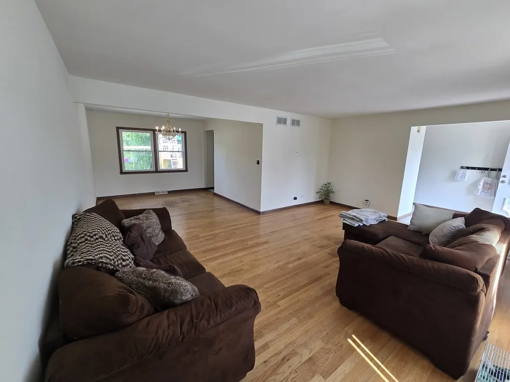 7014 Wilcox Avenue Darien IL 60561