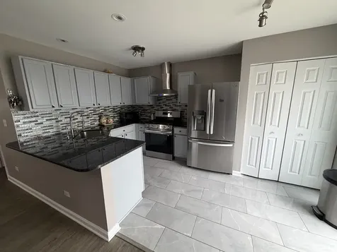 238 Williamsburg Court Romeoville IL 60446