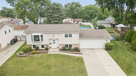 5700 Victoria Drive Oak Forest IL 60452