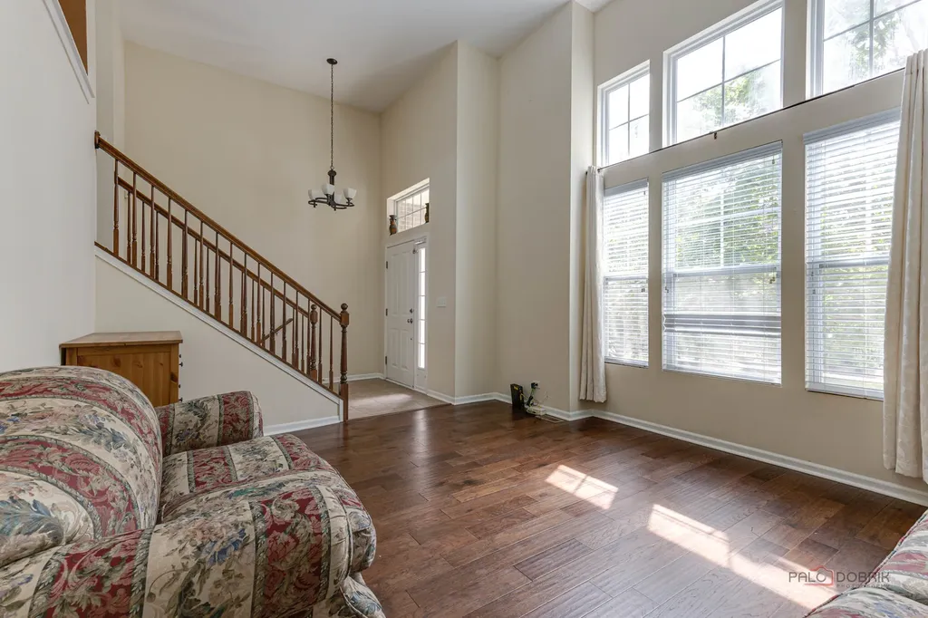 533 Plaza Place Aurora IL 60504