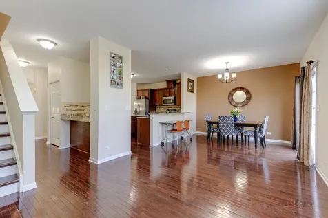 533 Plaza Place Aurora IL 60504