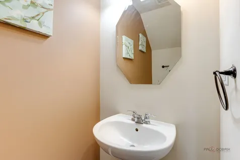 533 Plaza Place Aurora IL 60504