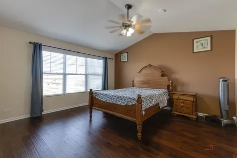 533 Plaza Place Aurora IL 60504
