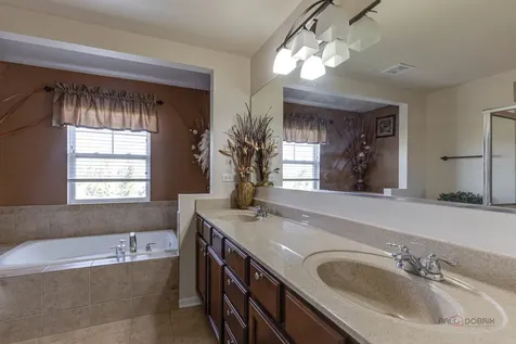 533 Plaza Place Aurora IL 60504