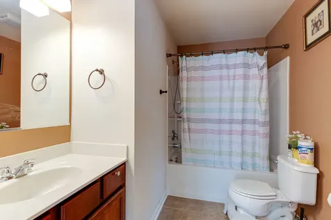 533 Plaza Place Aurora IL 60504