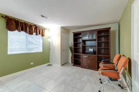 533 Plaza Place Aurora IL 60504