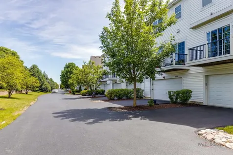 533 Plaza Place Aurora IL 60504